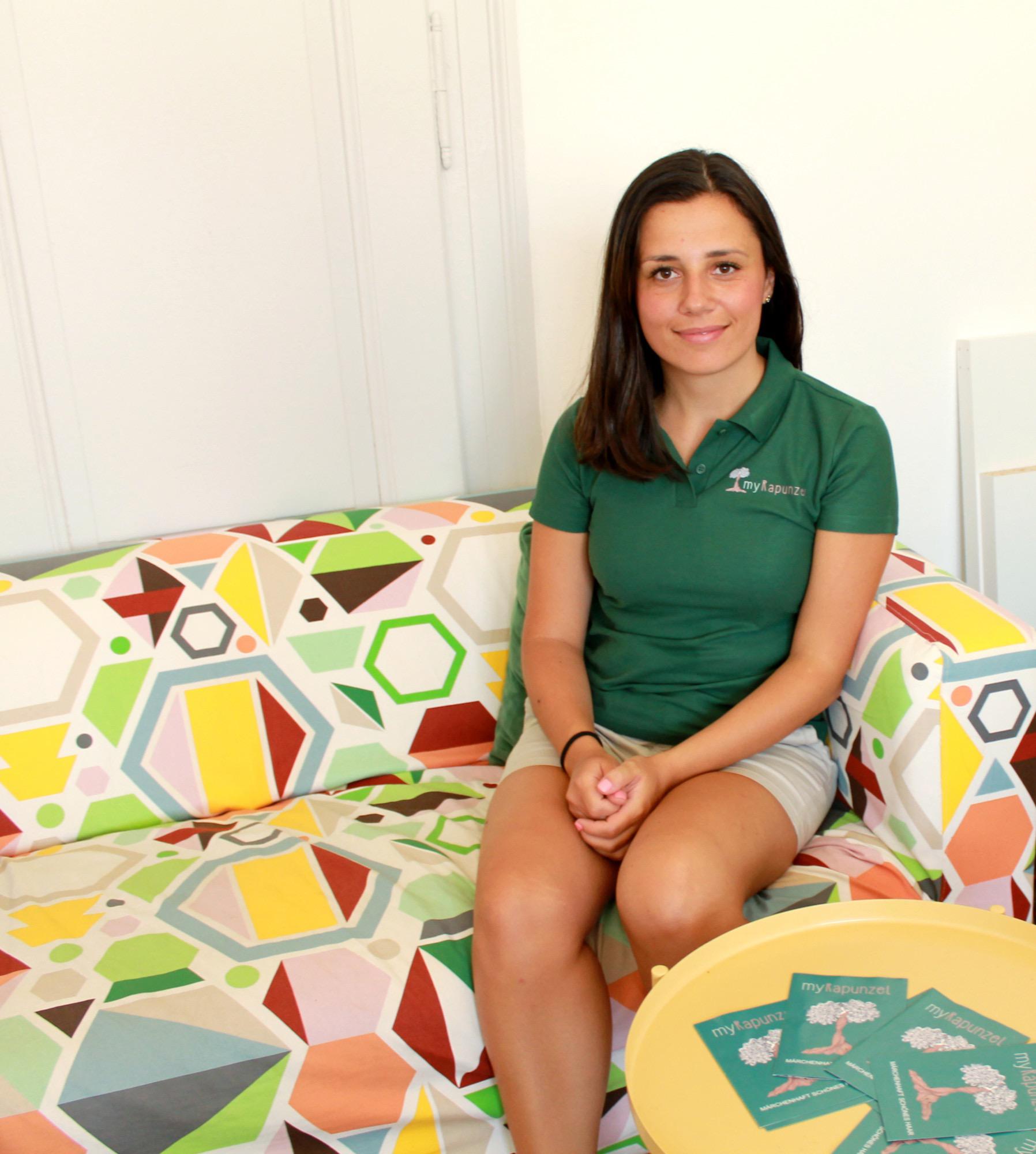Fjolla Myftari, Gründerin von Myrapunzel in ihrem Büro im GIG7.